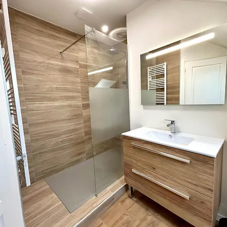 Duplex Centre-ville Entierement Renove *
