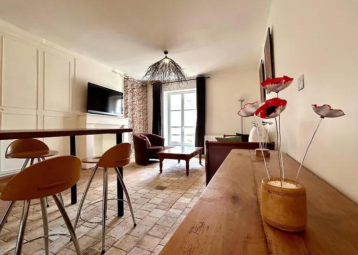 Duplex Centre-ville Entierement Renove