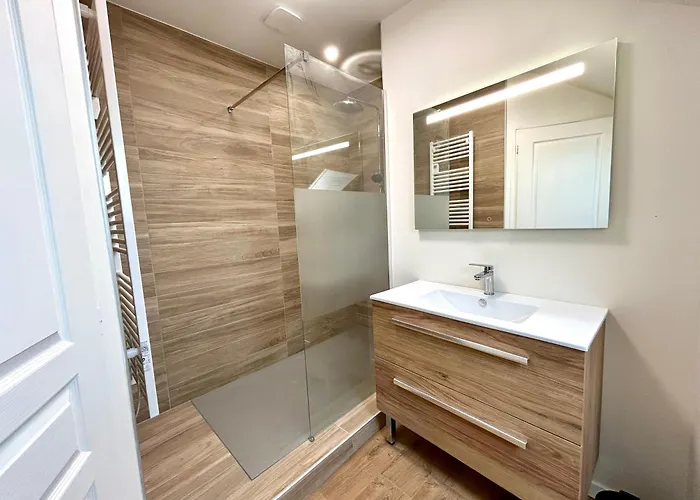 Duplex Centre-ville Entierement Renove *